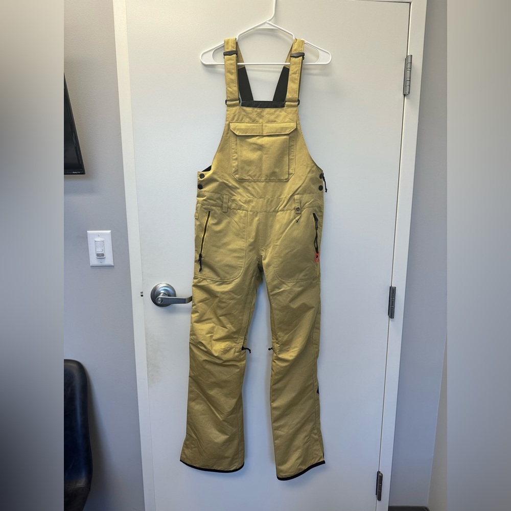 686 women’s black magic insulated bib-M